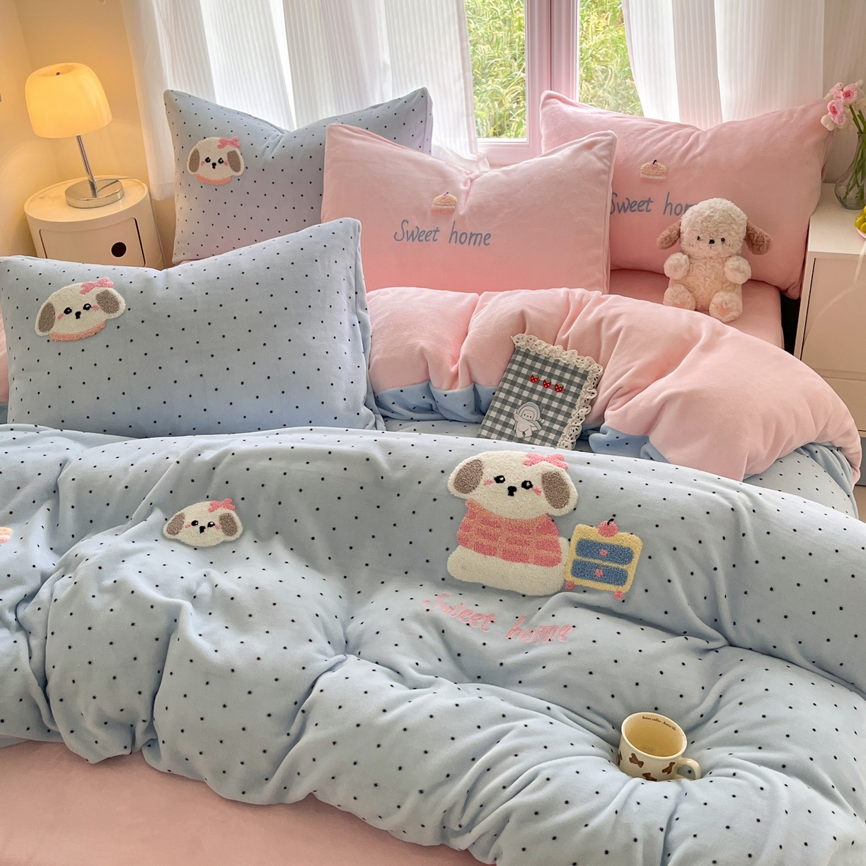 91家纺网 家纺一手货源 找家纺 如一 2025新款卡通毛巾绣系列牛奶绒四件套 蛋糕小狗