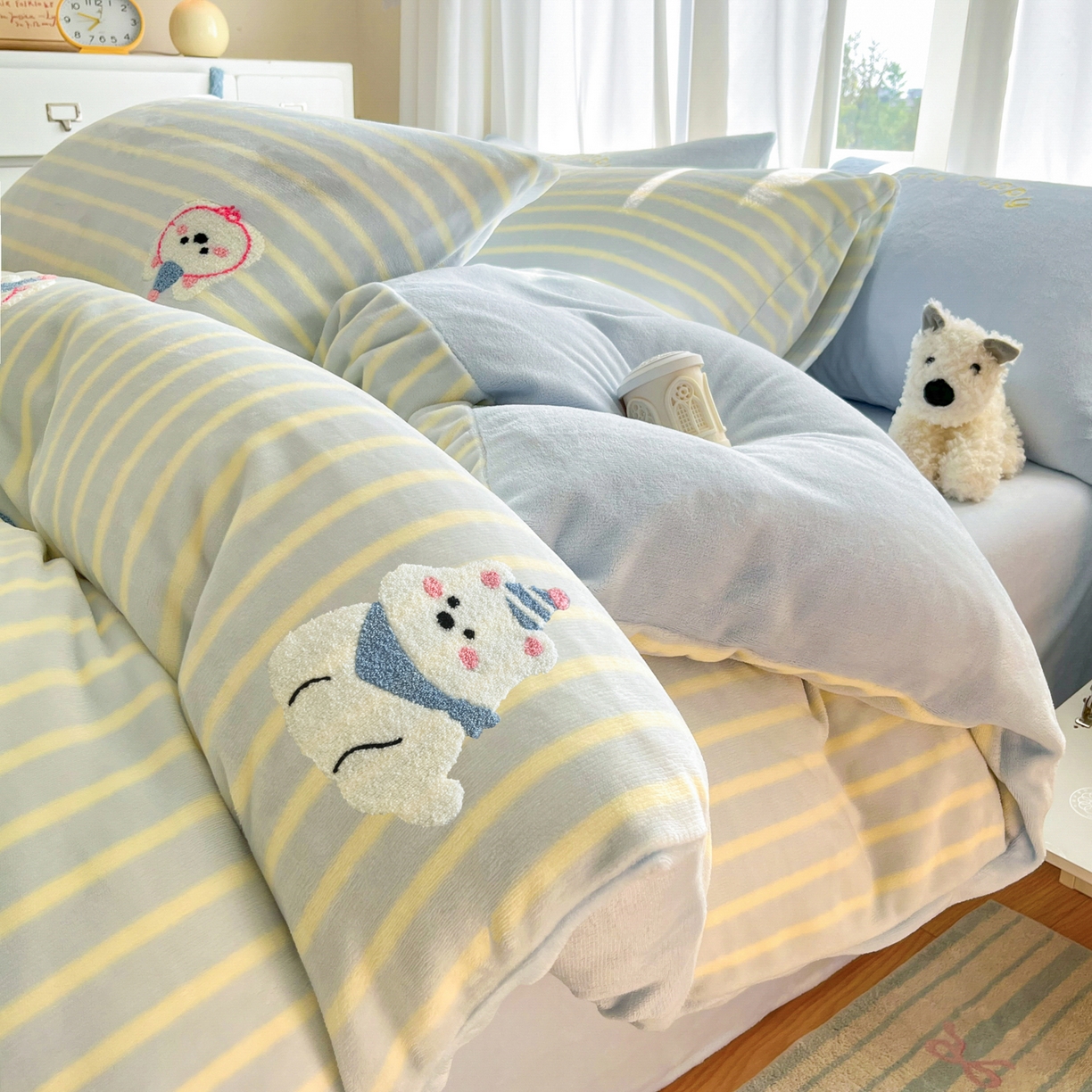 91家纺网 家纺一手货源 找家纺 如一 2025新款卡通毛巾绣系列牛奶绒四件套 竖条西高