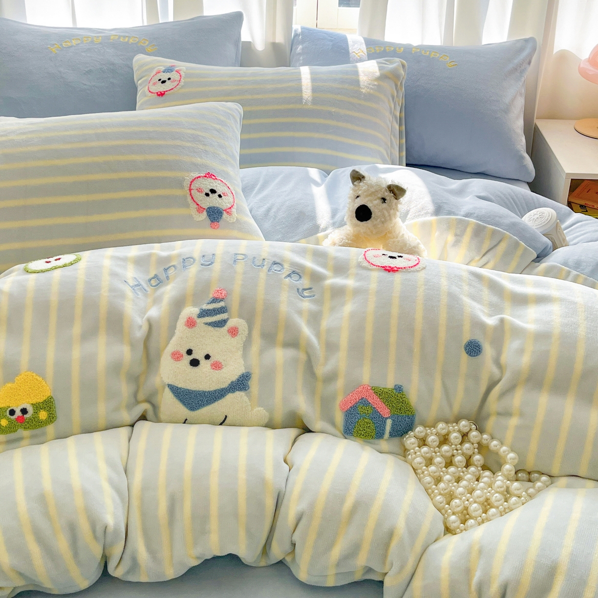 91家纺网 家纺一手货源 找家纺 如一 2025新款卡通毛巾绣系列牛奶绒四件套 竖条西高