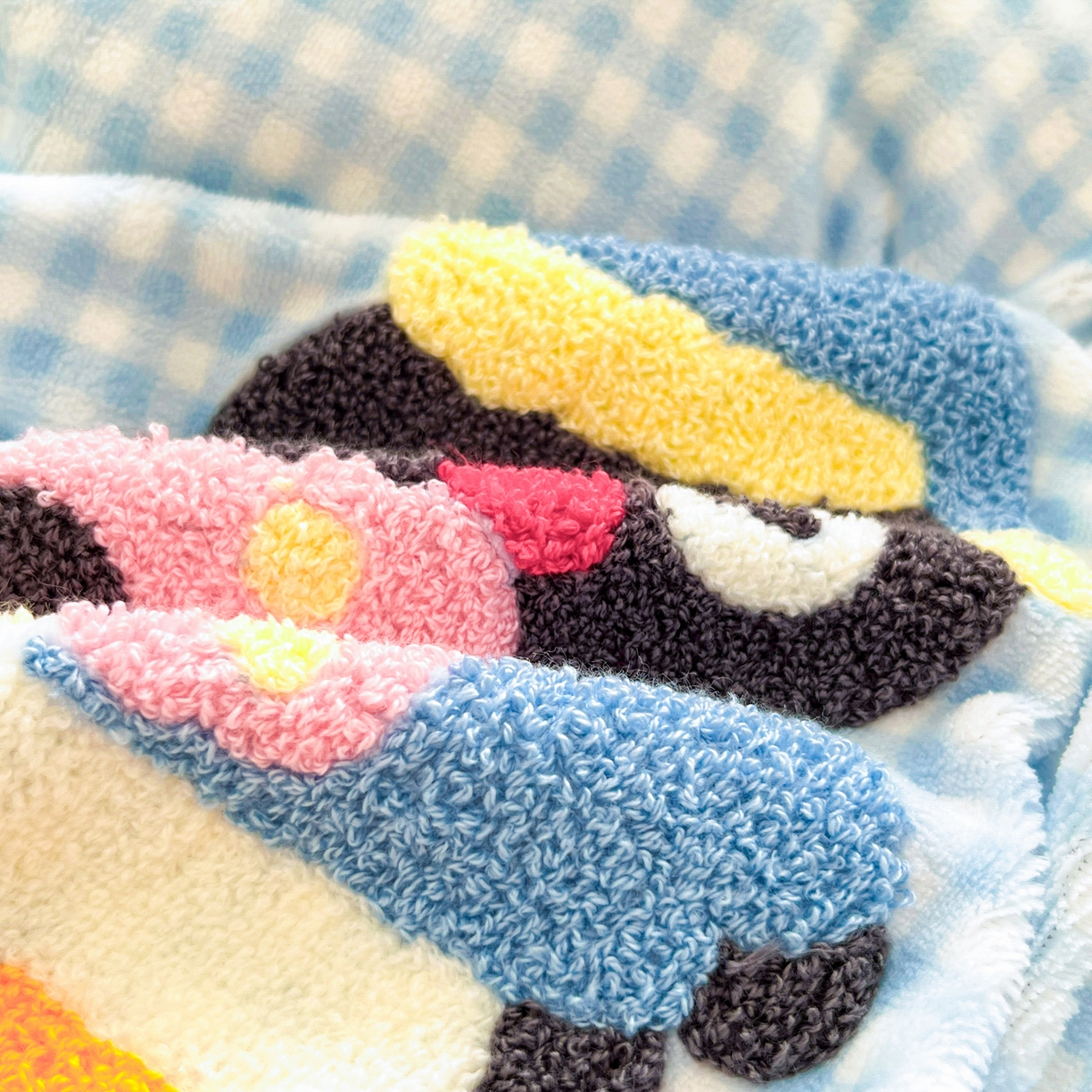 91家纺网 家纺一手货源 找家纺 如一 2025新款卡通毛巾绣系列牛奶绒四件套 快乐企鹅