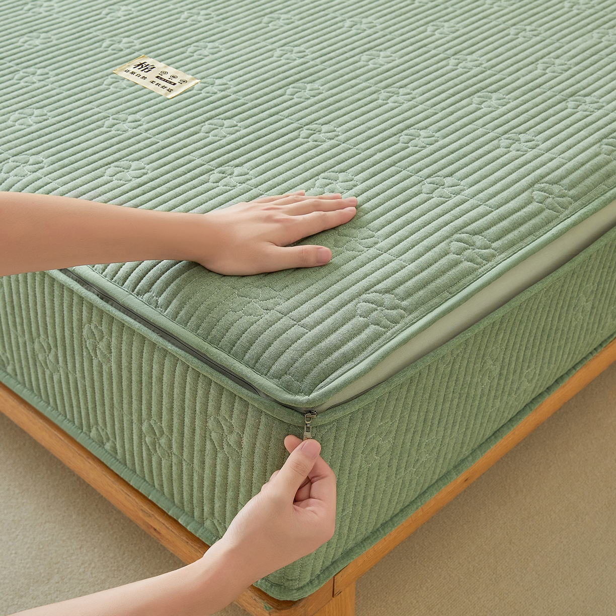 91家纺网 家纺一手货源 找家纺 伊人坊 2025新款全棉水洗棉六面全包床笠床垫保护套拉链床笠 小幸运-果绿