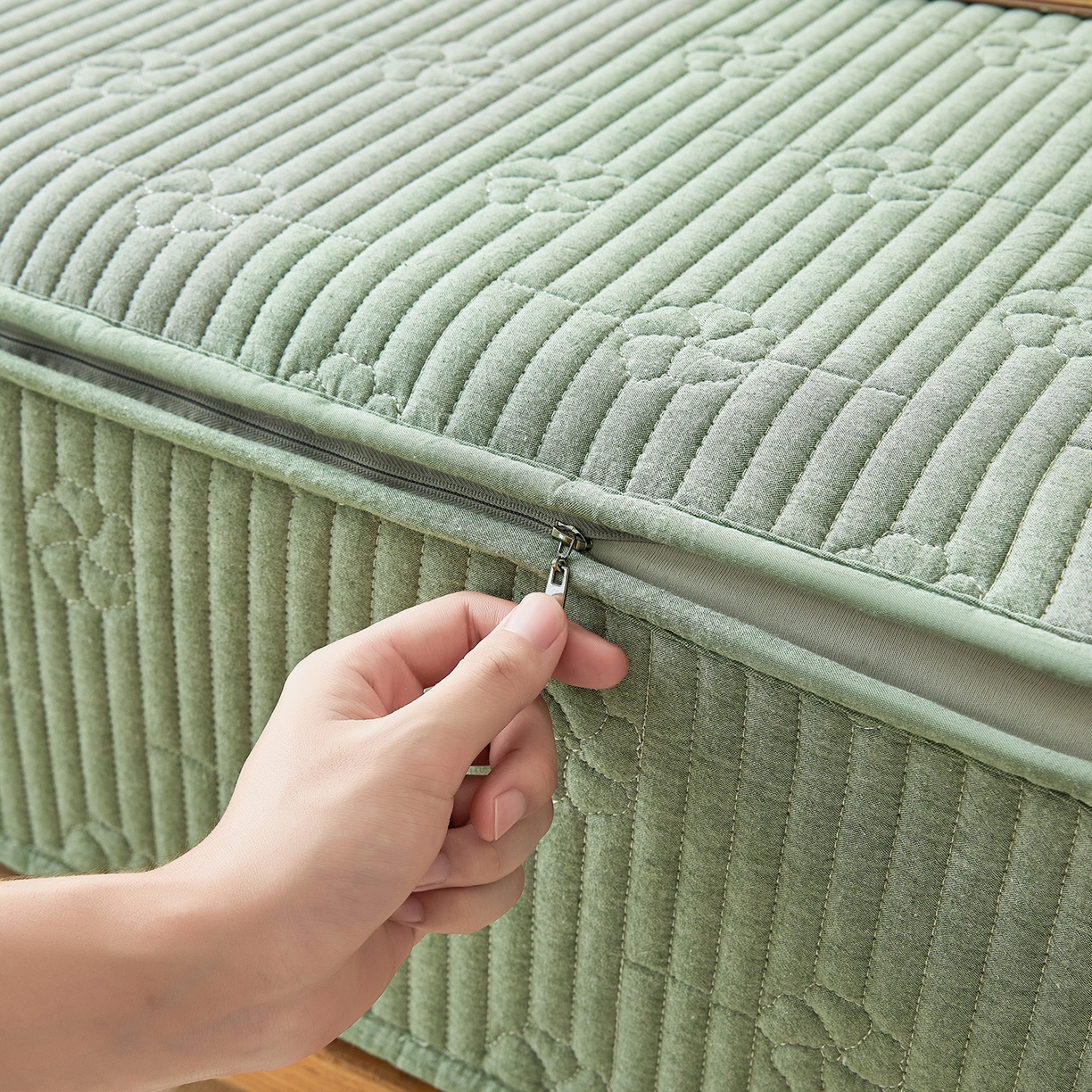 91家纺网 家纺一手货源 找家纺 伊人坊 2025新款全棉水洗棉六面全包床笠床垫保护套拉链床笠 小幸运-果绿