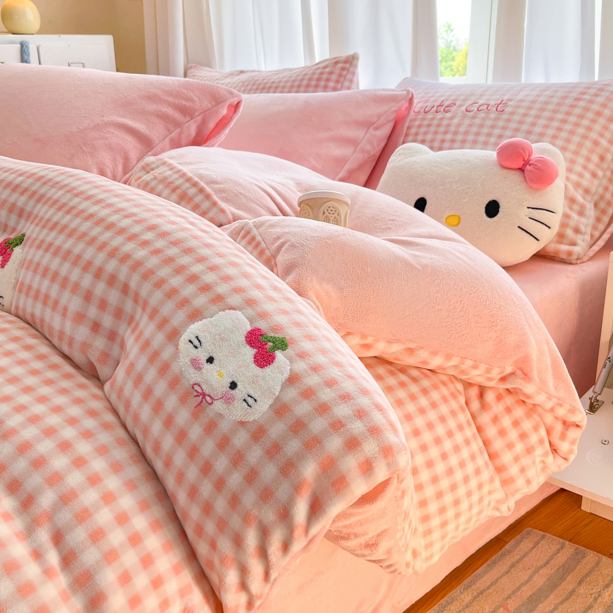 91家纺网 家纺一手货源 找家纺 如一 2025新款卡通毛巾绣系列牛奶绒四件套 星月猫咪