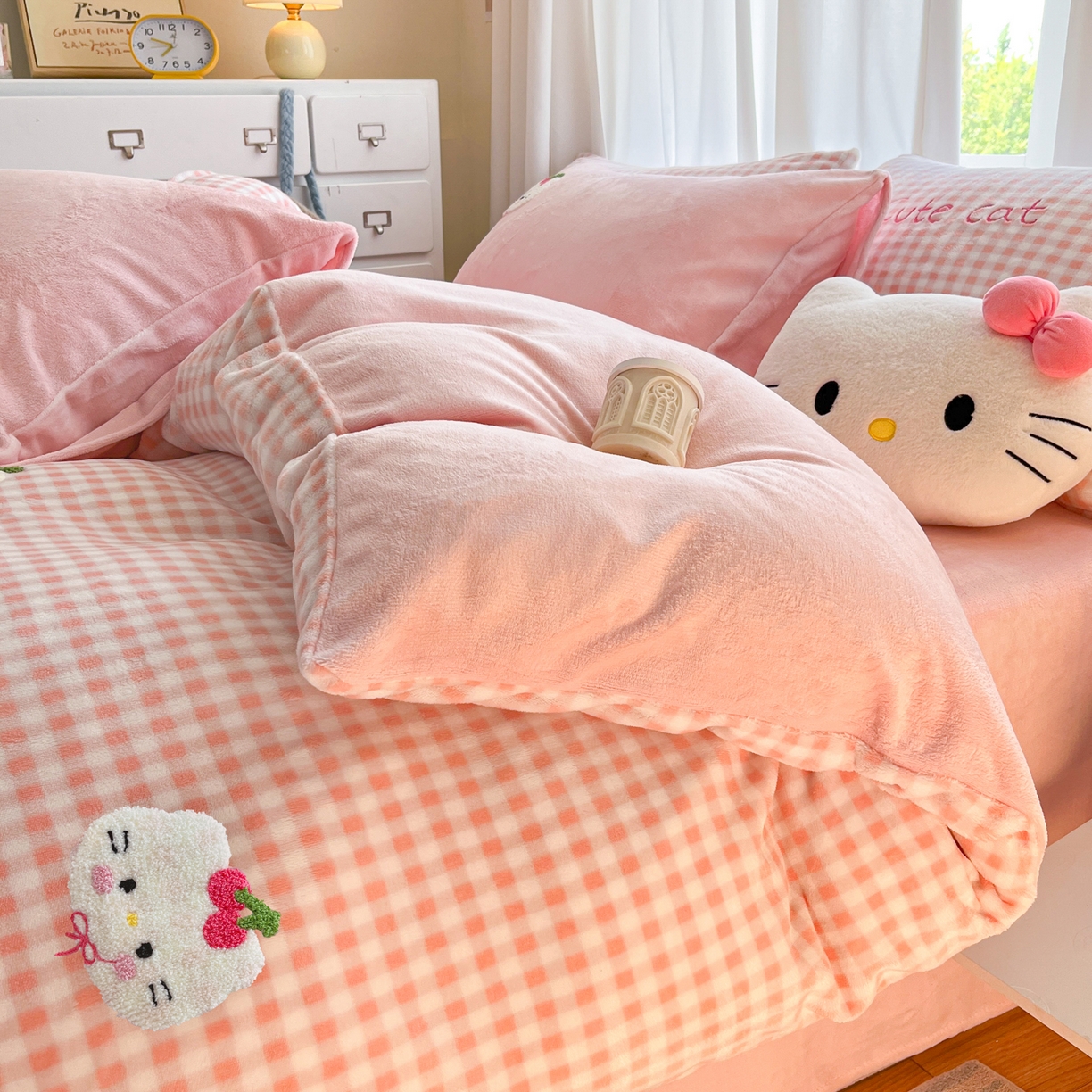 91家纺网 家纺一手货源 找家纺 如一 2025新款卡通毛巾绣系列牛奶绒四件套 星月猫咪