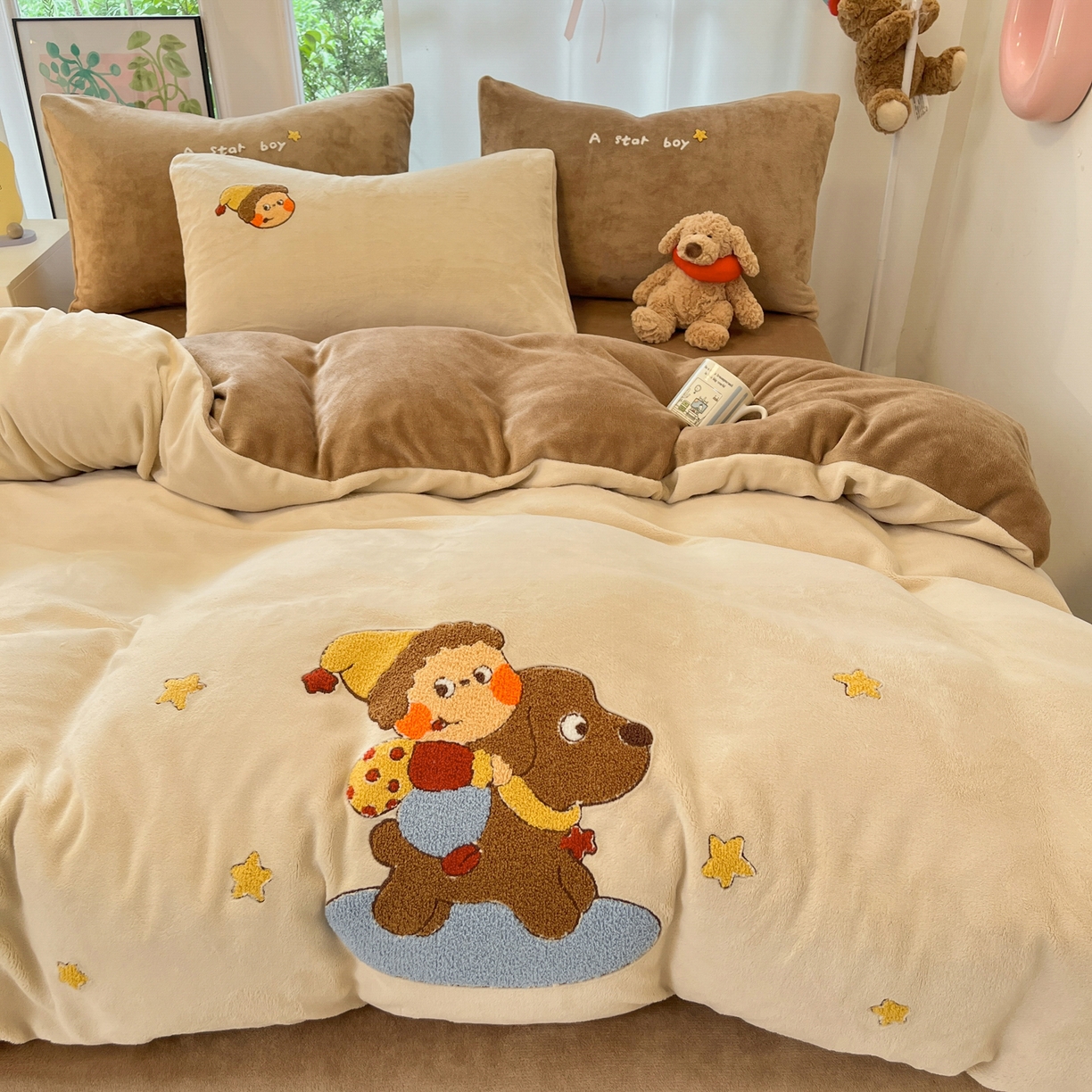 91家纺网 家纺一手货源 找家纺 如一 2025新款卡通毛巾绣系列牛奶绒四件套 星星木马