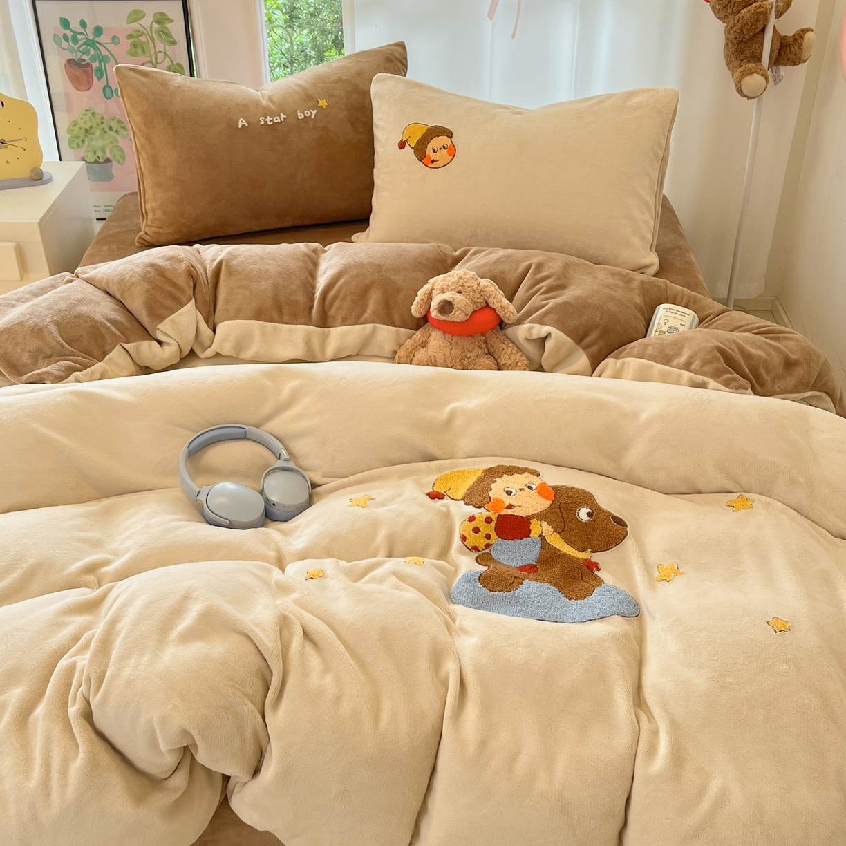 91家纺网 家纺一手货源 找家纺 如一 2025新款卡通毛巾绣系列牛奶绒四件套 星星木马