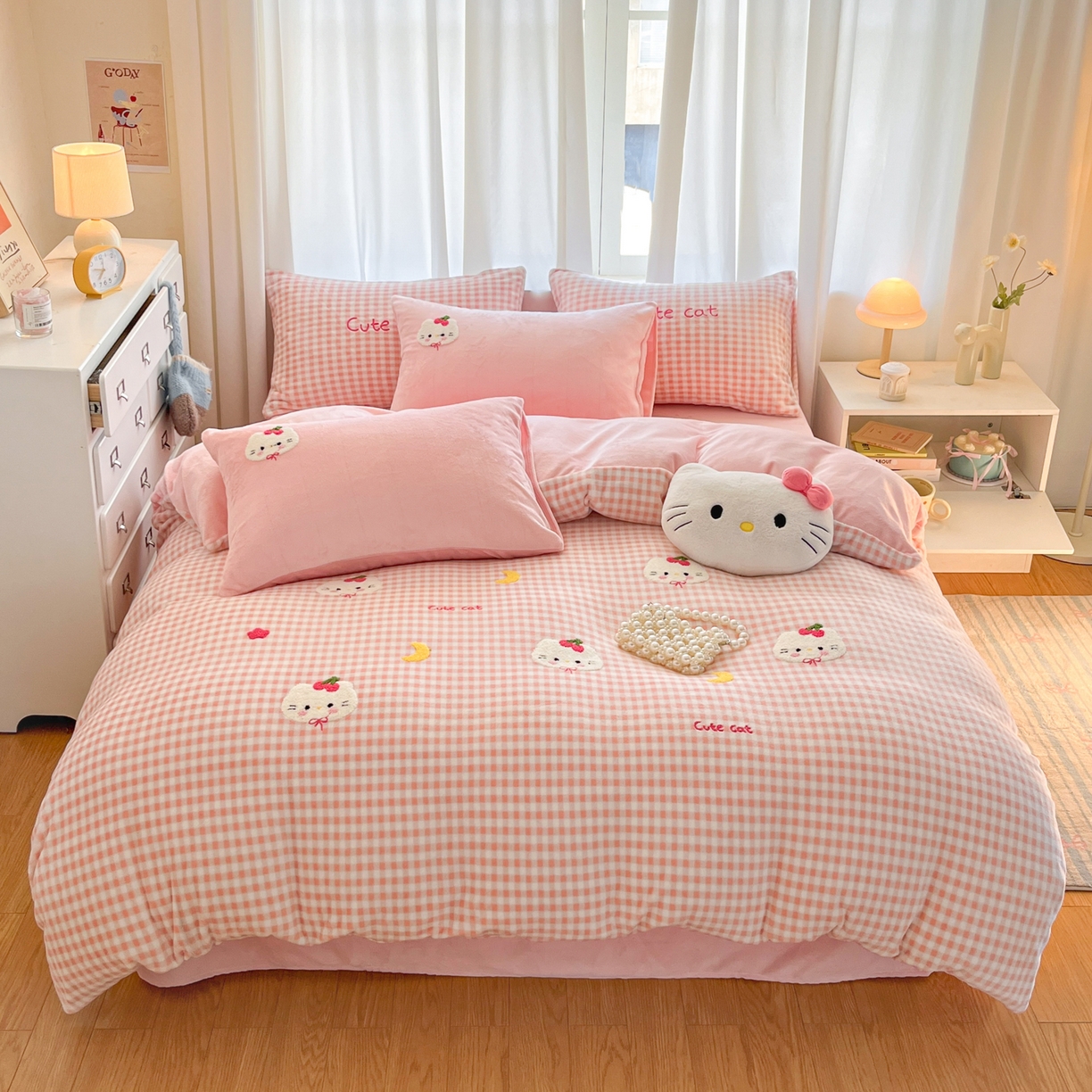 91家纺网 家纺一手货源 找家纺 如一 2025新款卡通毛巾绣系列牛奶绒四件套 星月猫咪