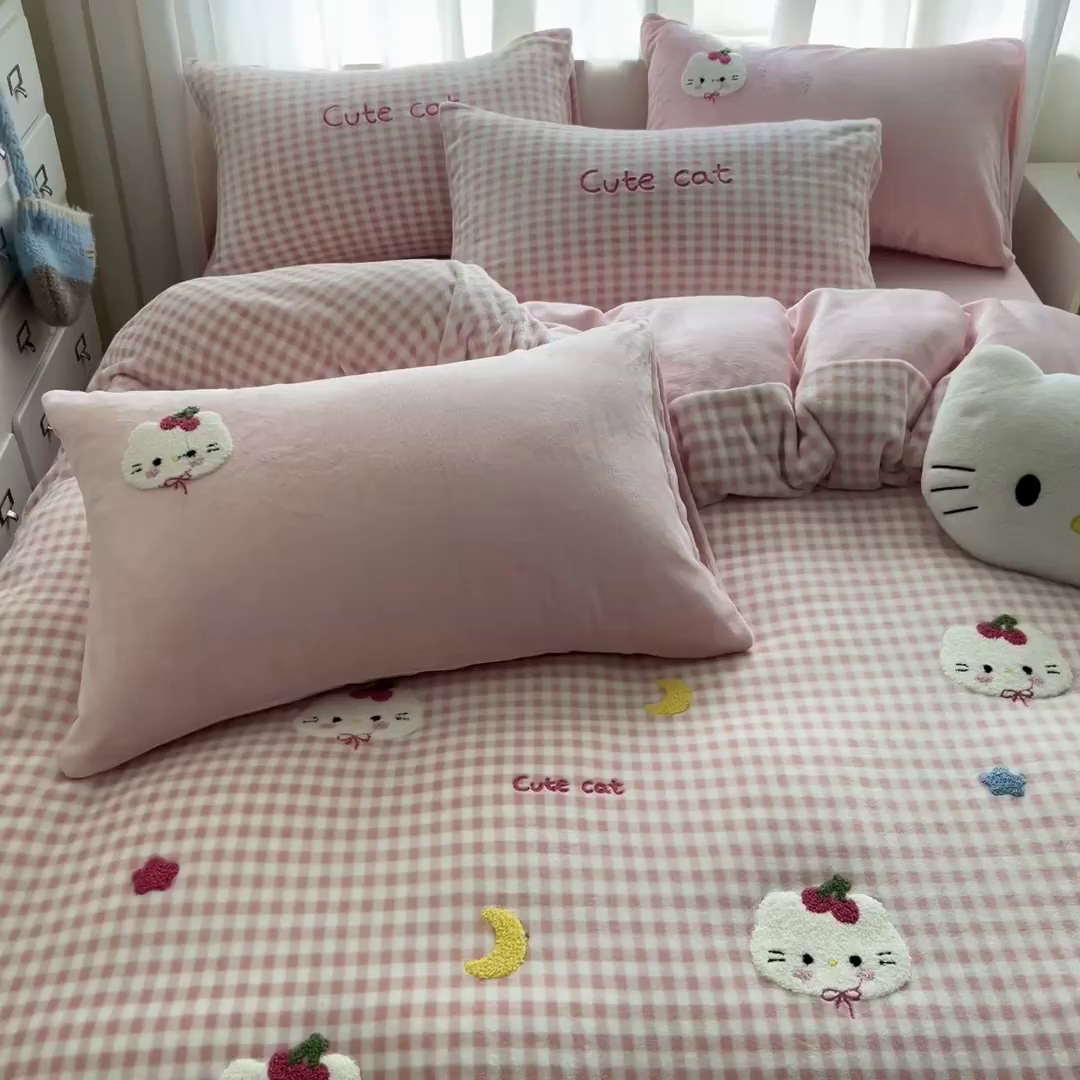 91家纺网 家纺一手货源 找家纺 如一 2025新款卡通毛巾绣系列牛奶绒四件套 星月猫咪