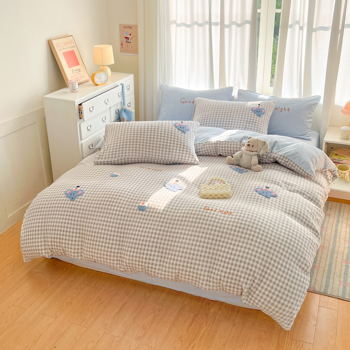 91家纺网 家纺一手货源 找家纺 如一 2025新款卡通毛巾绣系列牛奶绒四件套 晚安小象