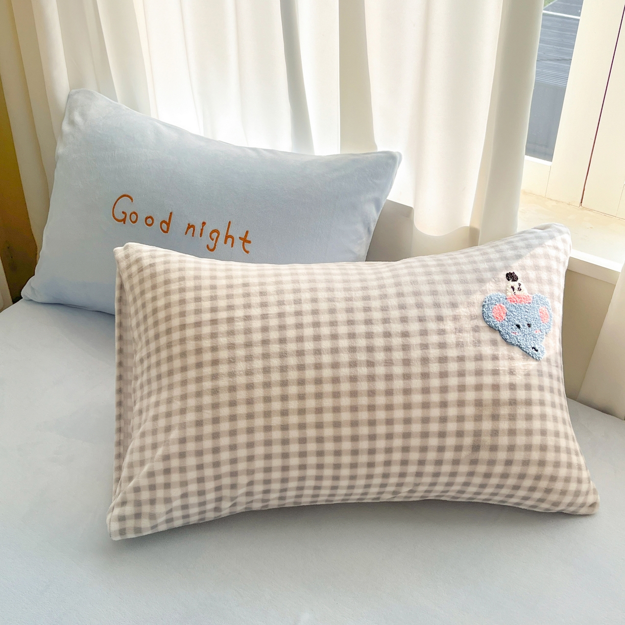 91家纺网 家纺一手货源 找家纺 如一 2025新款卡通毛巾绣系列牛奶绒四件套 晚安小象