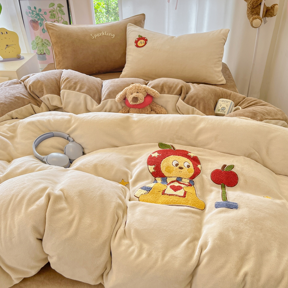 91家纺网 家纺一手货源 找家纺 如一 2025新款卡通毛巾绣系列牛奶绒四件套 星星苹果