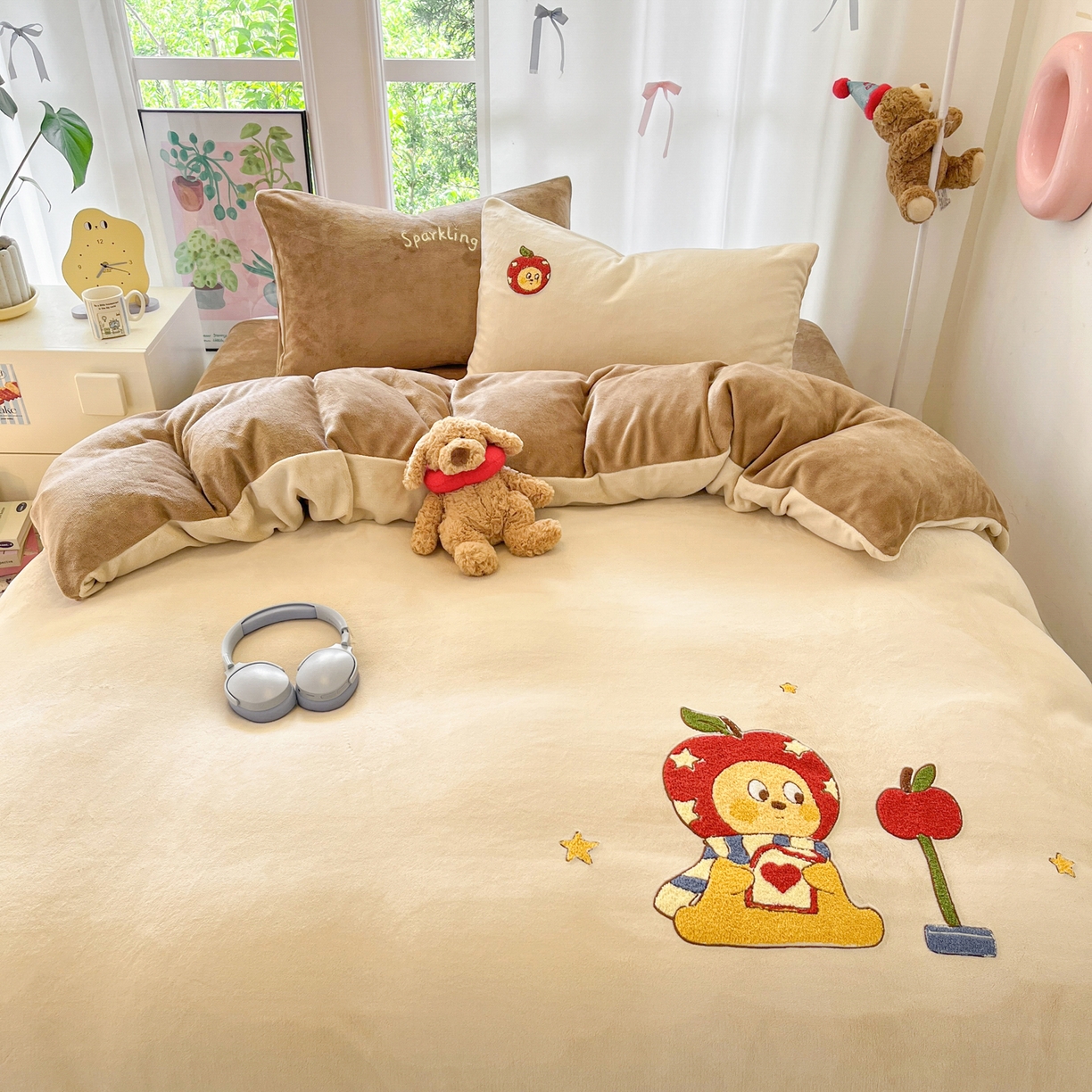 91家纺网 家纺一手货源 找家纺 如一 2025新款卡通毛巾绣系列牛奶绒四件套 星星苹果