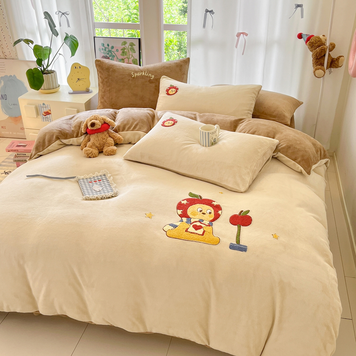 91家纺网 家纺一手货源 找家纺 如一 2025新款卡通毛巾绣系列牛奶绒四件套 星星苹果