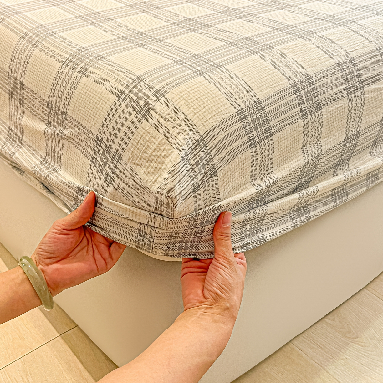 91家纺网 家纺一手货源 找家纺 多乐家纺 2025新款韩系花卉加厚舒柔棉印花单床笠 床笠三件套 山野灰