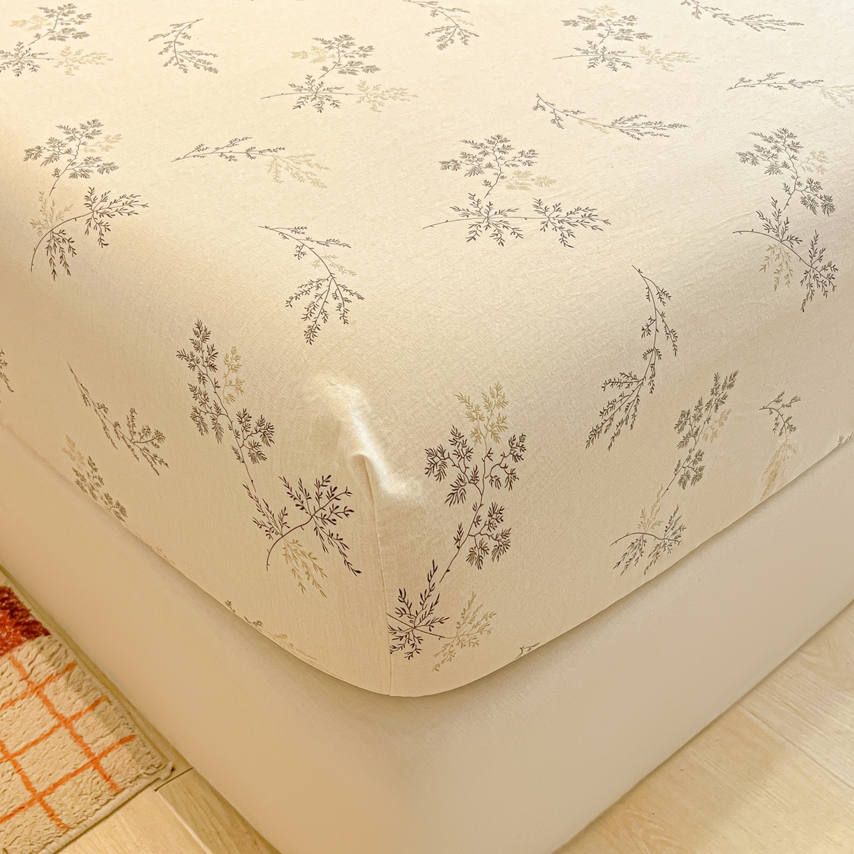 91家纺网 家纺一手货源 找家纺 多乐家纺 2025新款韩系花卉加厚舒柔棉印花单床笠 床笠三件套 南城旧事