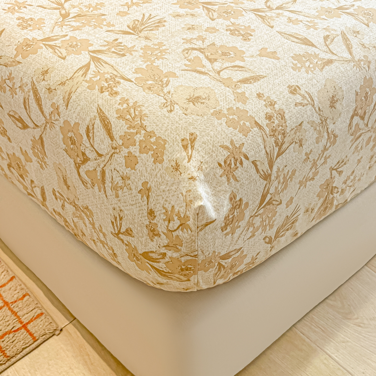 91家纺网 家纺一手货源 找家纺 多乐家纺 2025新款韩系花卉加厚舒柔棉印花单床笠 床笠三件套 茶颜悦色-黄