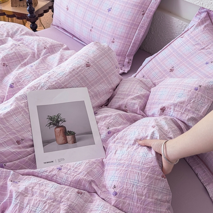 91家纺网 家纺一手货源 找家纺 可思家纺 2025新款小布袋时尚印花水洗棉四件套 雾禾年