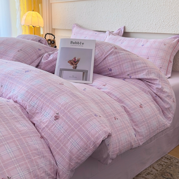 91家纺网 家纺一手货源 找家纺 可思家纺 2025新款小布袋时尚印花水洗棉四件套 雾禾年