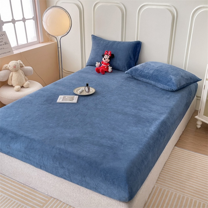 91家纺网 家纺一手货源 找家纺 莎臣豹 2025新款保暖牛奶绒加厚水晶绒纯色床笠可配三件套 水晶绒床笠宝蓝