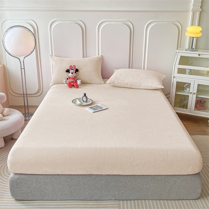 91家纺网 家纺一手货源 找家纺 莎臣豹 2025新款保暖牛奶绒加厚水晶绒纯色床笠可配三件套 水晶绒床笠米色