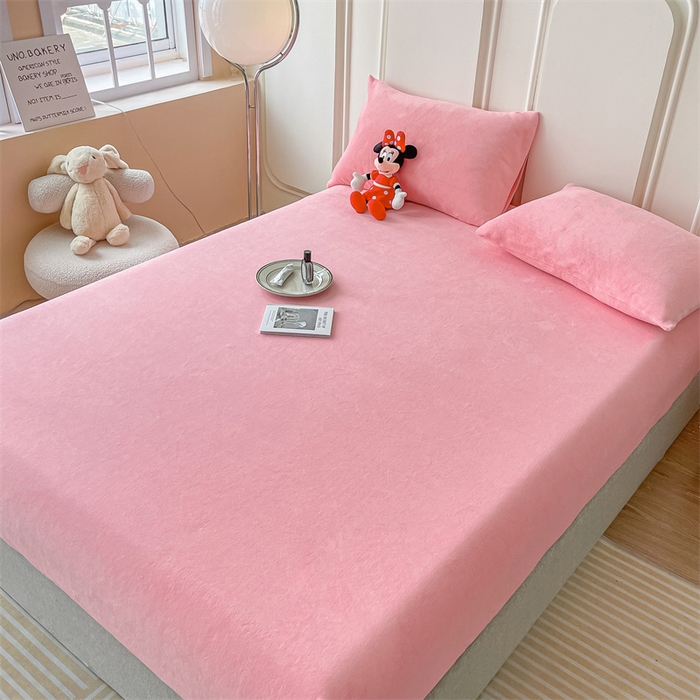 91家纺网 家纺一手货源 找家纺 莎臣豹 2025新款保暖牛奶绒加厚水晶绒纯色床笠可配三件套 水晶绒床笠公主粉