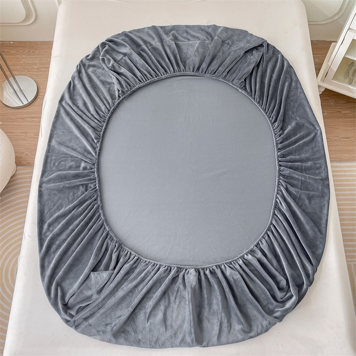 91家纺网 家纺一手货源 找家纺 莎臣豹 2025新款保暖牛奶绒加厚水晶绒纯色床笠可配三件套 水晶绒床笠时尚灰