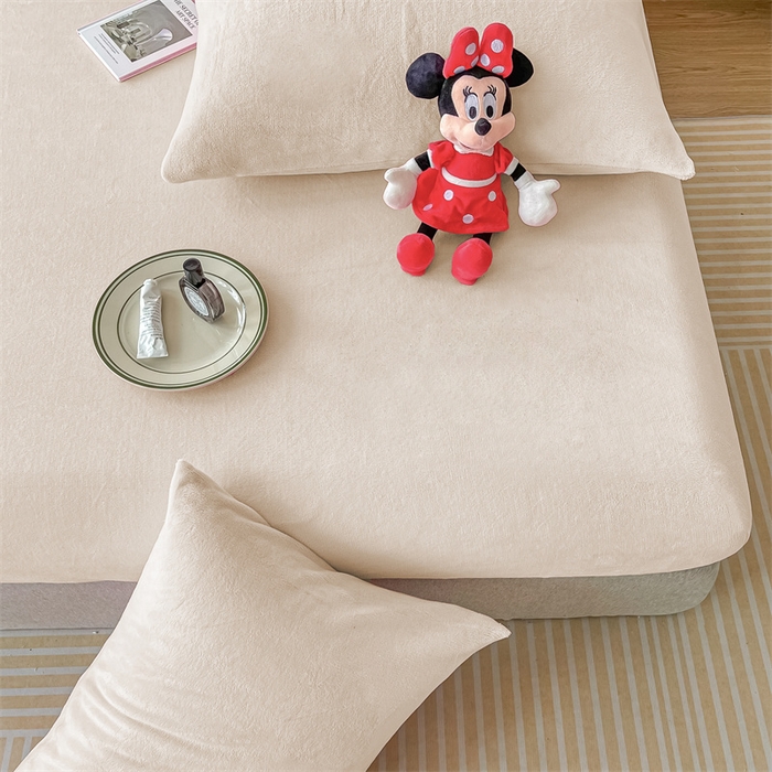 91家纺网 家纺一手货源 找家纺 莎臣豹 2025新款保暖牛奶绒加厚水晶绒纯色床笠可配三件套 水晶绒床笠米色