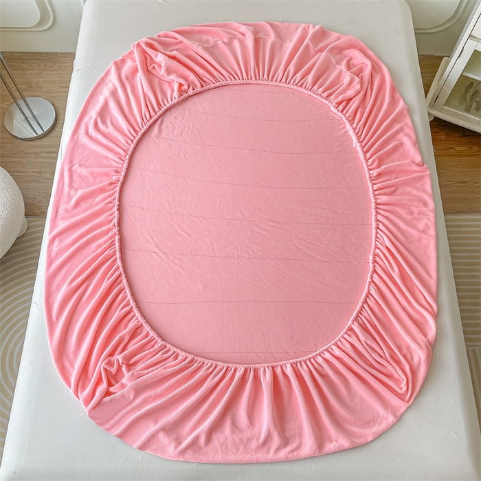 91家纺网 家纺一手货源 找家纺 莎臣豹 2025新款保暖牛奶绒加厚水晶绒纯色床笠可配三件套 水晶绒床笠公主粉