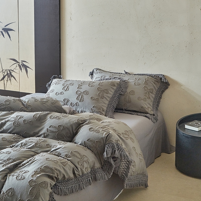 91家纺网 家纺一手货源 找家纺 缘生活 2025新款立体剪花流苏四件套 四季通用-新增花型 剪花蝴蝶结 流苏+烟灰