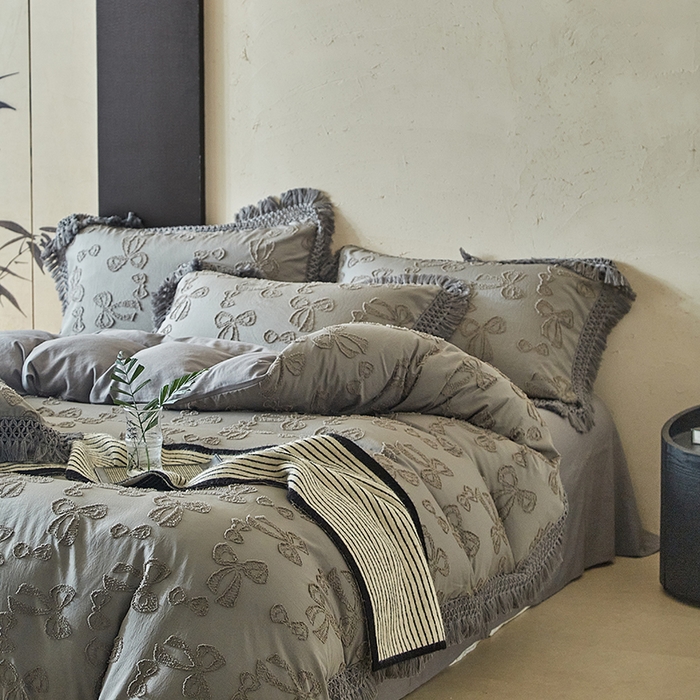 91家纺网 家纺一手货源 找家纺 缘生活 2025新款立体剪花流苏四件套 四季通用-新增花型 剪花蝴蝶结 流苏+烟灰