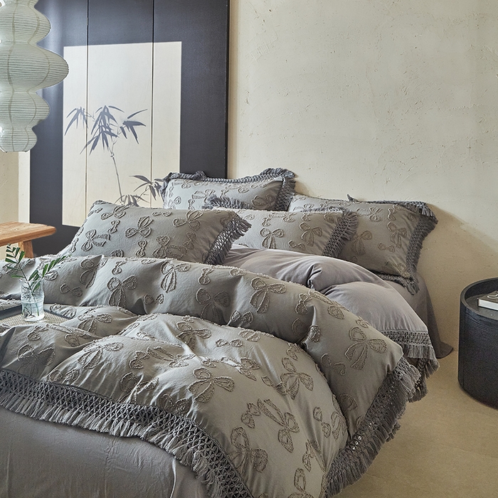 91家纺网 家纺一手货源 找家纺 缘生活 2025新款立体剪花流苏四件套 四季通用-新增花型 剪花蝴蝶结 流苏+烟灰