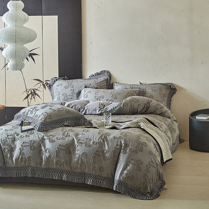 91家纺网 家纺一手货源 找家纺 缘生活 2025新款立体剪花流苏四件套 四季通用-新增花型 剪花蝴蝶结 流苏+烟灰