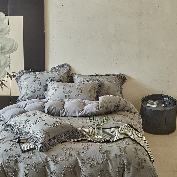 91家纺网 家纺一手货源 找家纺 缘生活 2025新款立体剪花流苏四件套 四季通用-新增花型 剪花蝴蝶结 流苏+烟灰