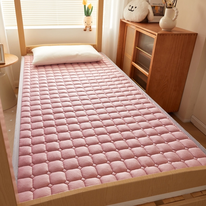 91家纺网 家纺一手货源 找家纺 元昊床垫 2025新款牛奶绒学生宿舍夹棉床垫直角防滑床垫 大自然-粉