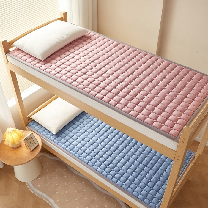 91家纺网 家纺一手货源 找家纺 元昊床垫 2025新款牛奶绒学生宿舍夹棉床垫直角防滑床垫 大自然-蓝