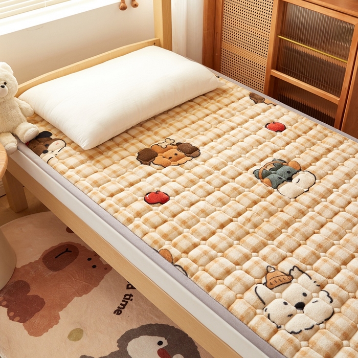 91家纺网 家纺一手货源 找家纺 元昊床垫 2025新款牛奶绒学生宿舍夹棉床垫直角防滑床垫 伙伴熊