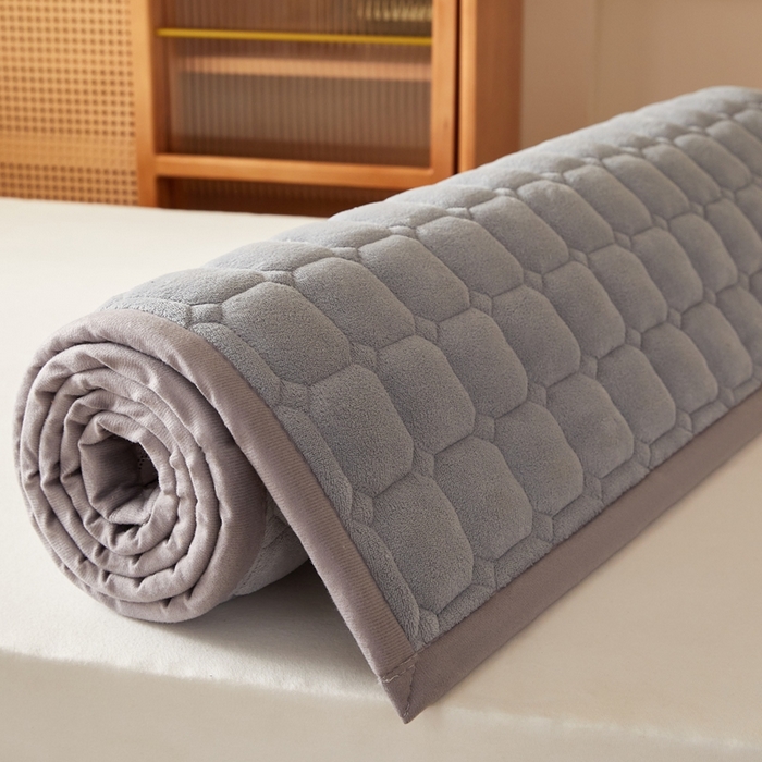 91家纺网 家纺一手货源 找家纺 元昊床垫 2025新款牛奶绒学生宿舍夹棉床垫直角防滑床垫 大自然-灰