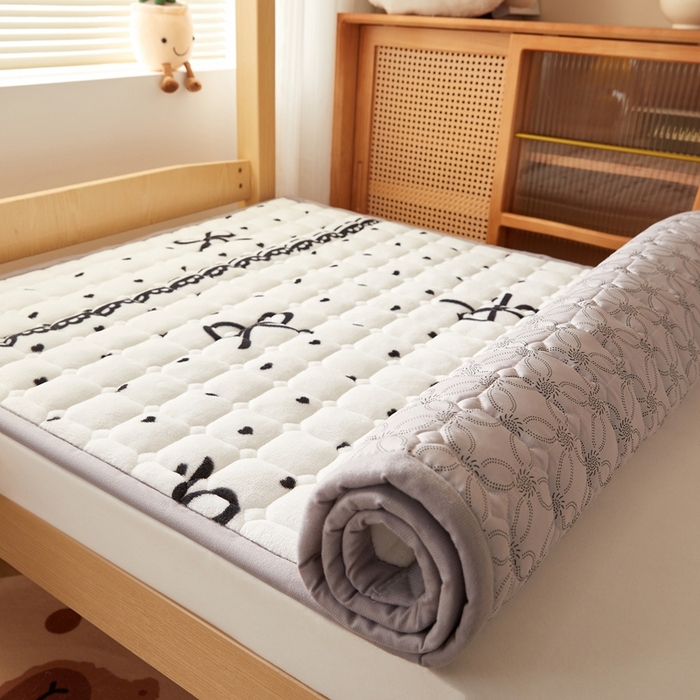 91家纺网 家纺一手货源 找家纺 元昊床垫 2025新款牛奶绒学生宿舍夹棉床垫直角防滑床垫 蝴蝶结