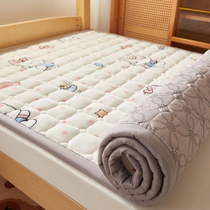 91家纺网 家纺一手货源 找家纺 元昊床垫 2025新款牛奶绒学生宿舍夹棉床垫直角防滑床垫 kt 猫