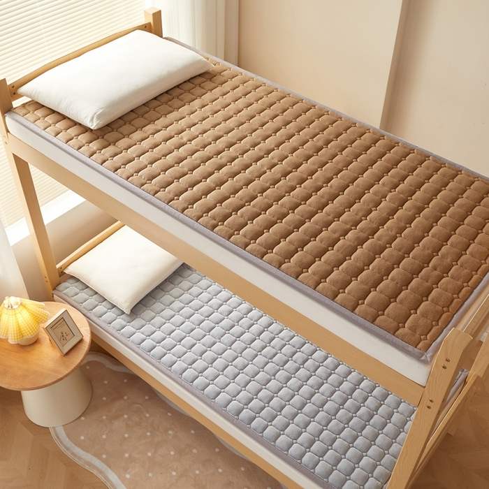 91家纺网 家纺一手货源 找家纺 元昊床垫 2025新款牛奶绒学生宿舍夹棉床垫直角防滑床垫 大自然-灰