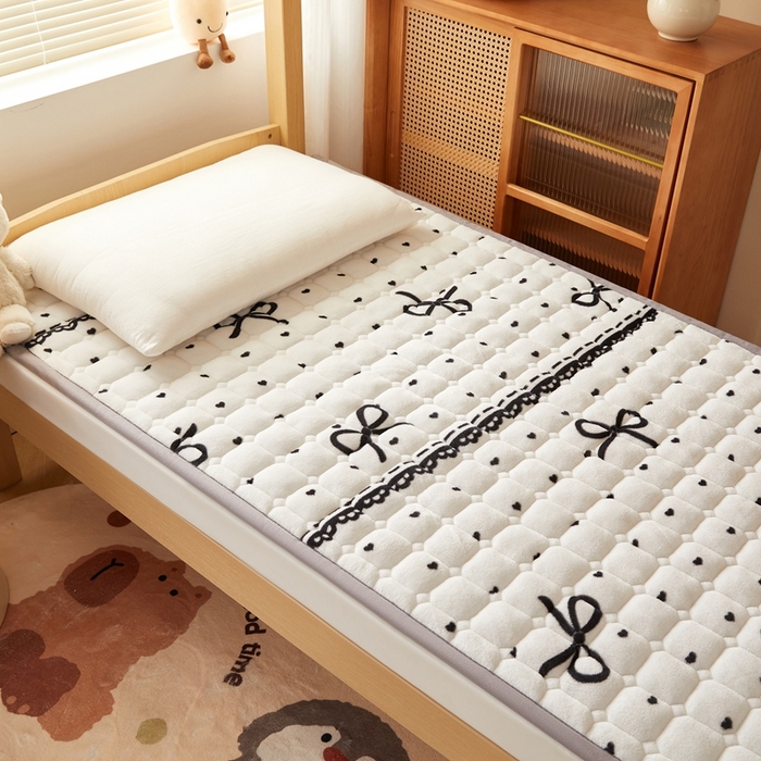 91家纺网 家纺一手货源 找家纺 元昊床垫 2025新款牛奶绒学生宿舍夹棉床垫直角防滑床垫 蝴蝶结