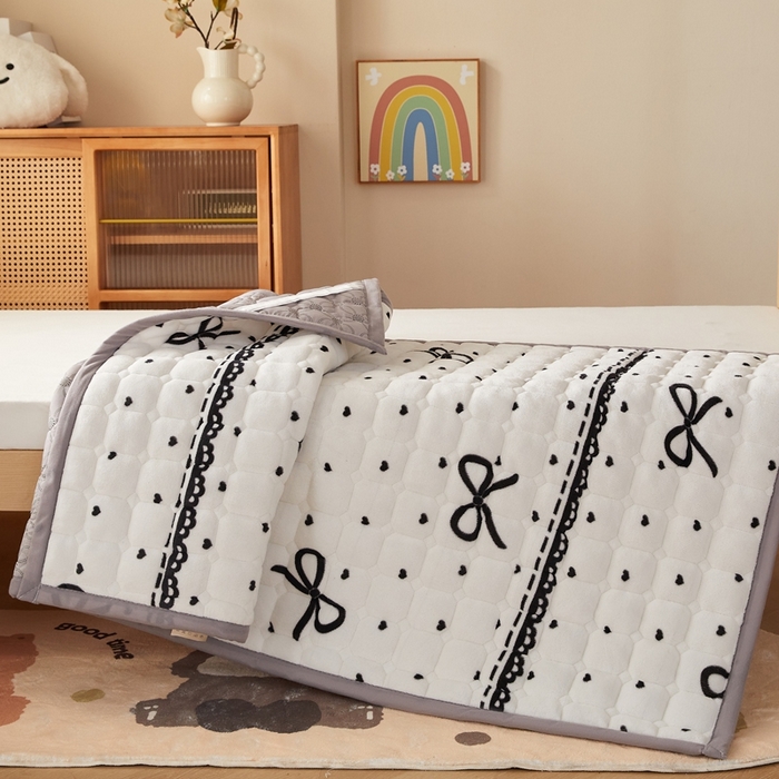 91家纺网 家纺一手货源 找家纺 元昊床垫 2025新款牛奶绒学生宿舍夹棉床垫直角防滑床垫 蝴蝶结