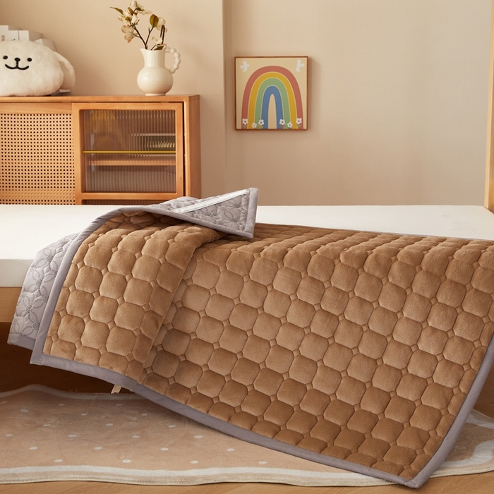 91家纺网 家纺一手货源 找家纺 元昊床垫 2025新款牛奶绒学生宿舍夹棉床垫直角防滑床垫 高端-卡其