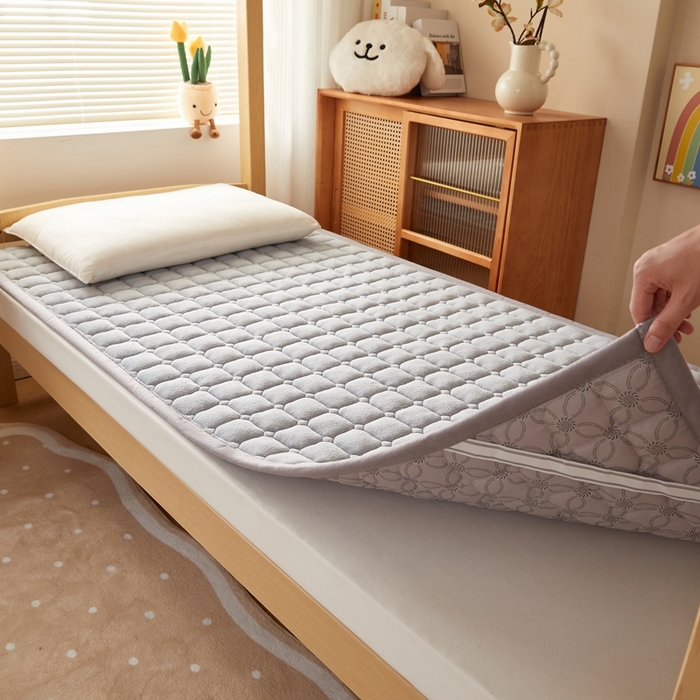 91家纺网 家纺一手货源 找家纺 元昊床垫 2025新款牛奶绒学生宿舍夹棉床垫直角防滑床垫 大自然-灰