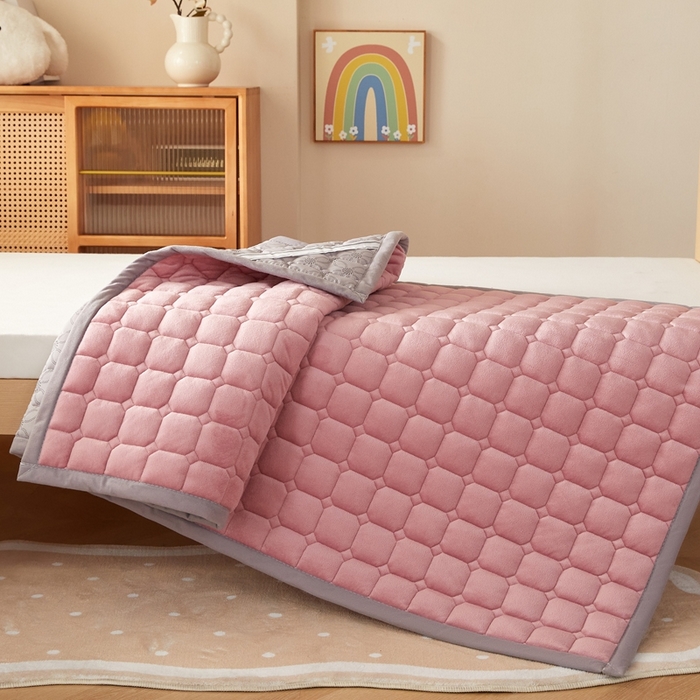 91家纺网 家纺一手货源 找家纺 元昊床垫 2025新款牛奶绒学生宿舍夹棉床垫直角防滑床垫 大自然-粉