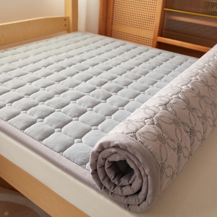 91家纺网 家纺一手货源 找家纺 元昊床垫 2025新款牛奶绒学生宿舍夹棉床垫直角防滑床垫 大自然-灰