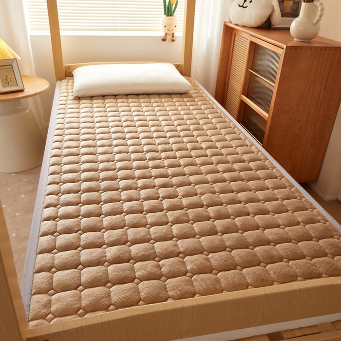 91家纺网 家纺一手货源 找家纺 元昊床垫 2025新款牛奶绒学生宿舍夹棉床垫直角防滑床垫 高端-卡其