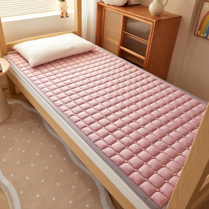 91家纺网 家纺一手货源 找家纺 元昊床垫 2025新款牛奶绒学生宿舍夹棉床垫直角防滑床垫 大自然-粉