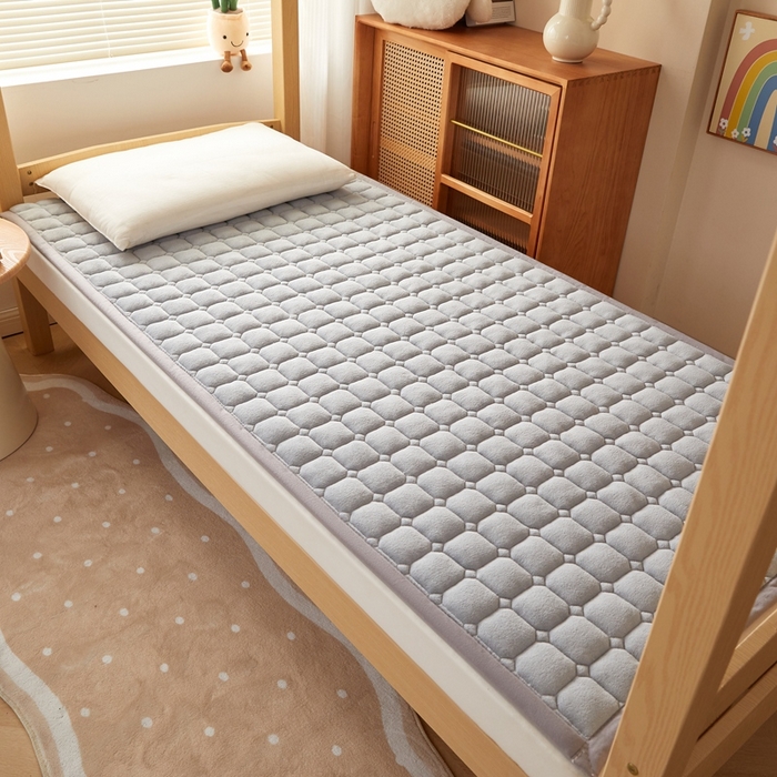91家纺网 家纺一手货源 找家纺 元昊床垫 2025新款牛奶绒学生宿舍夹棉床垫直角防滑床垫 大自然-灰