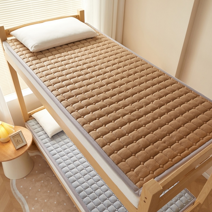 91家纺网 家纺一手货源 找家纺 元昊床垫 2025新款牛奶绒学生宿舍夹棉床垫直角防滑床垫 大自然-灰